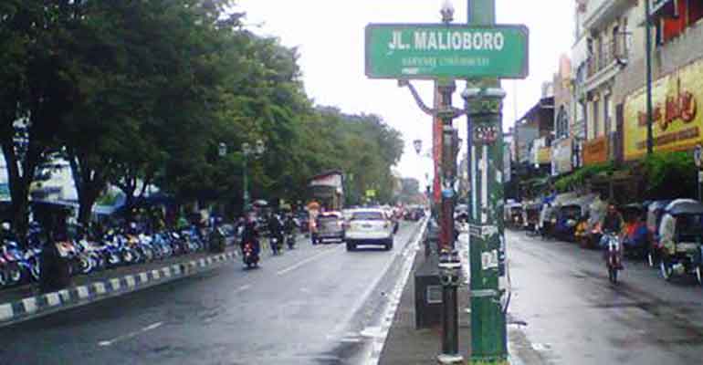 Kendaraan Dilarang Berhenti di Malioboro #LebaranJogja