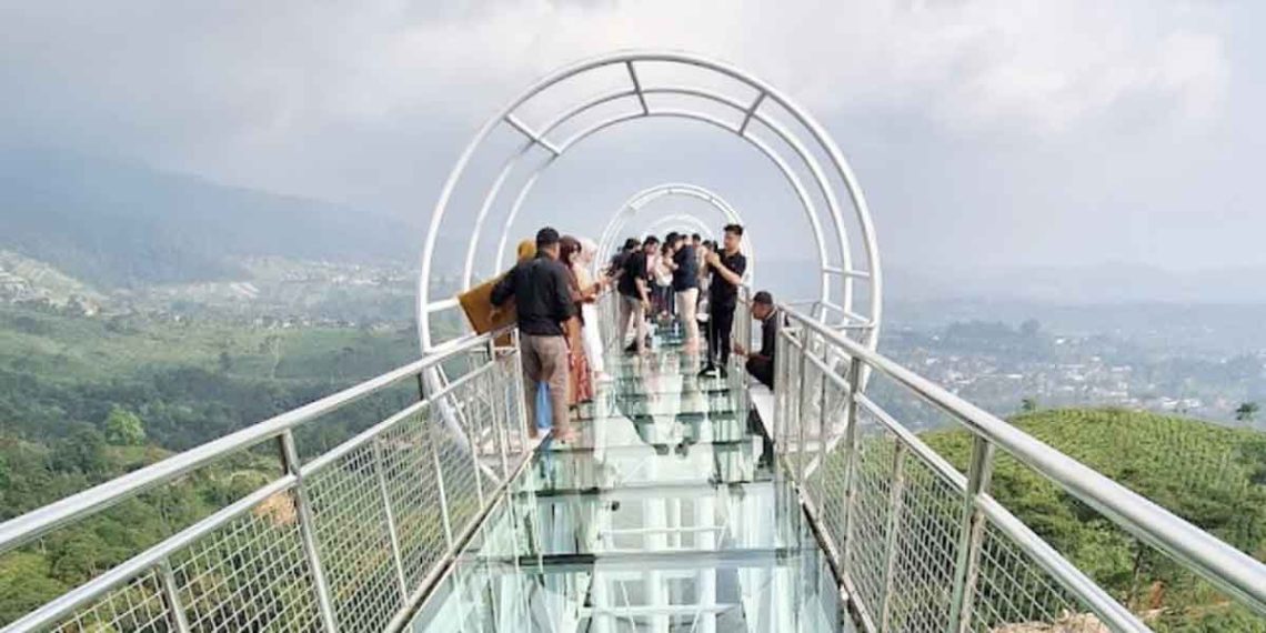 Dibuka Bulan Juli. Inilah Lokasi Jembatan Kaca Terpanjang Di Jawa ...