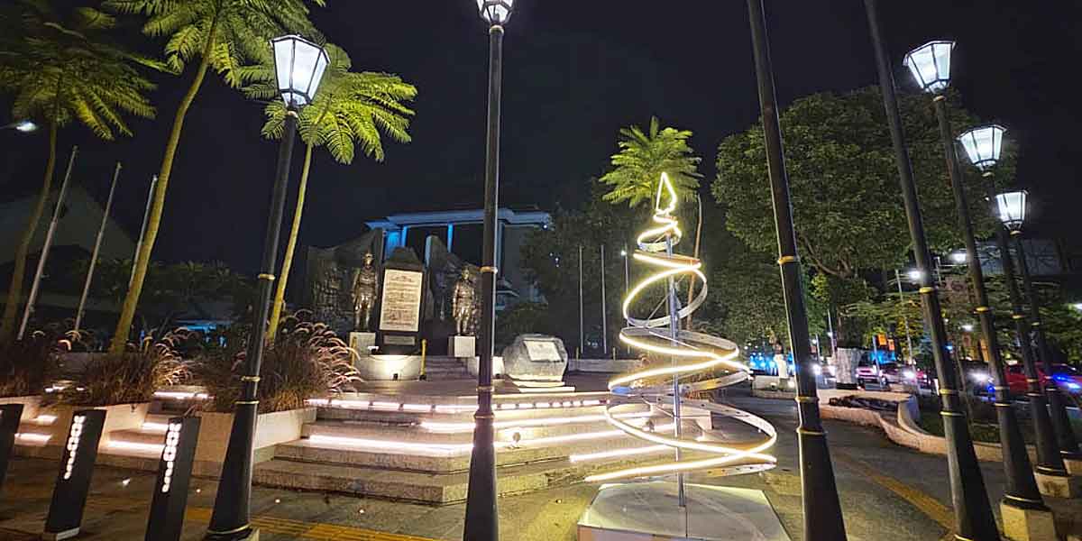 Main Cantik. Jalan Sudirman dan Kotabaru Dihias Dengan Ornamen-ornamen Natal